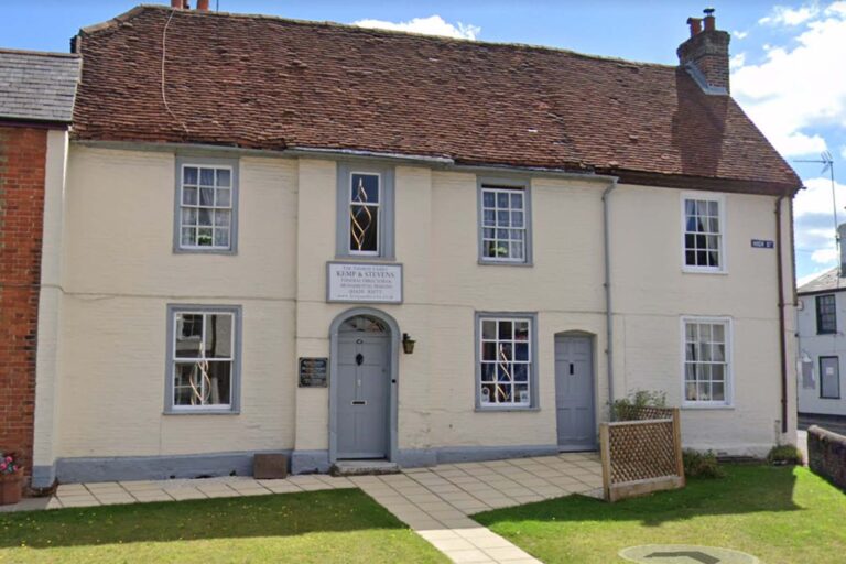 Front of Kemp & Stevens Funeral Directors in Alton